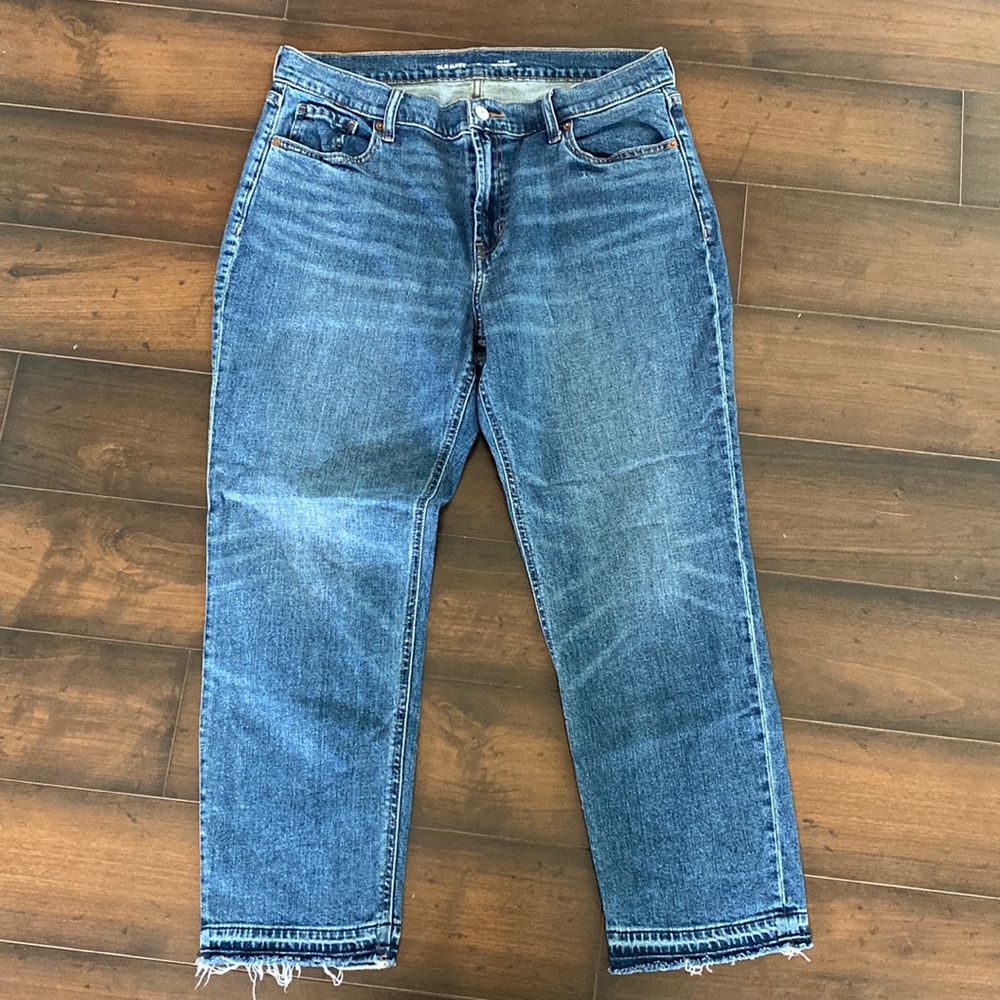 Old Navy size 12 Boyfriend Jeans Mid Rise Cropped